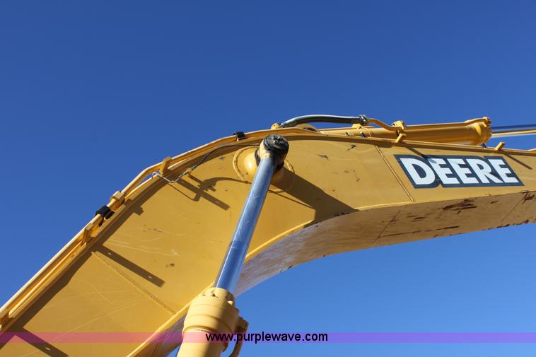 image for item B8782 2004 John Deere 450C-LC excavator