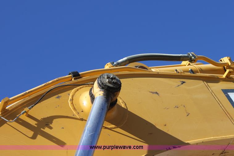 image for item B8782 2004 John Deere 450C-LC excavator