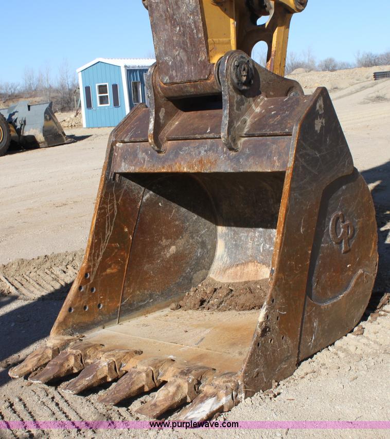 image for item B8782 2004 John Deere 450C-LC excavator