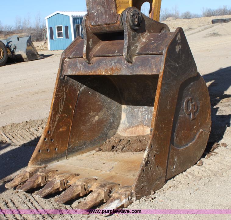 image for item B8782 2004 John Deere 450C-LC excavator