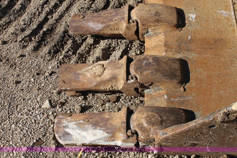 image for item B8782 2004 John Deere 450C-LC excavator