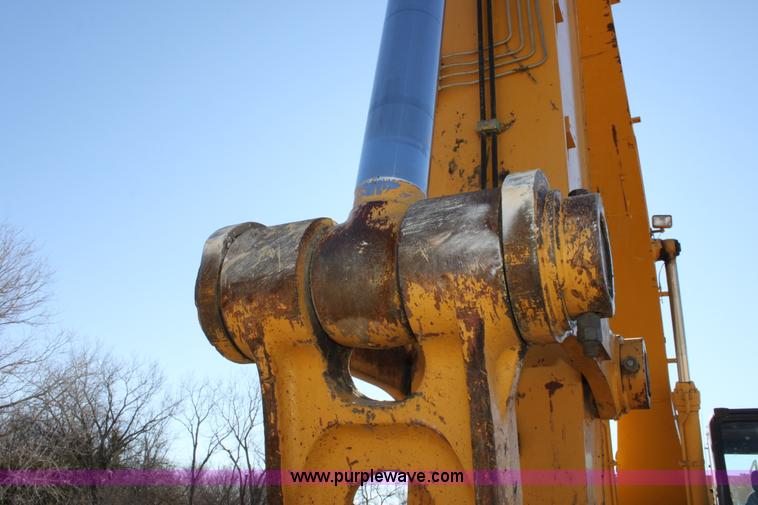 image for item B8782 2004 John Deere 450C-LC excavator