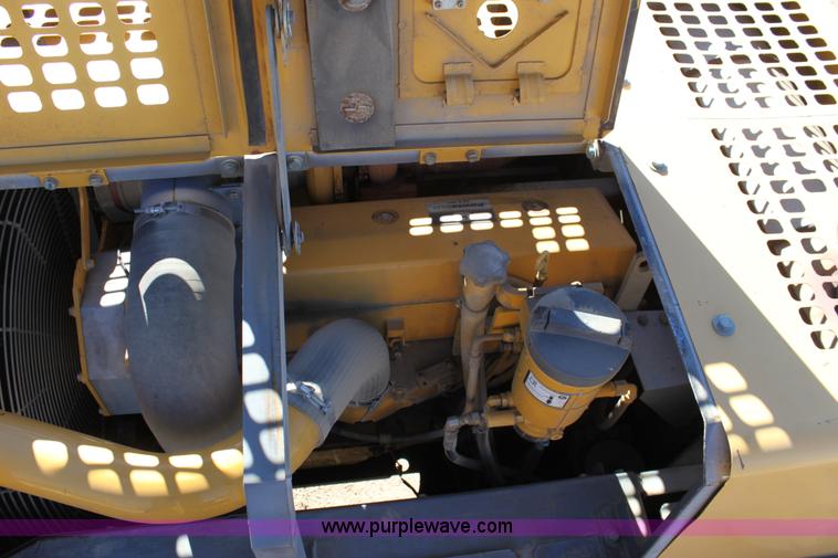 image for item B8782 2004 John Deere 450C-LC excavator