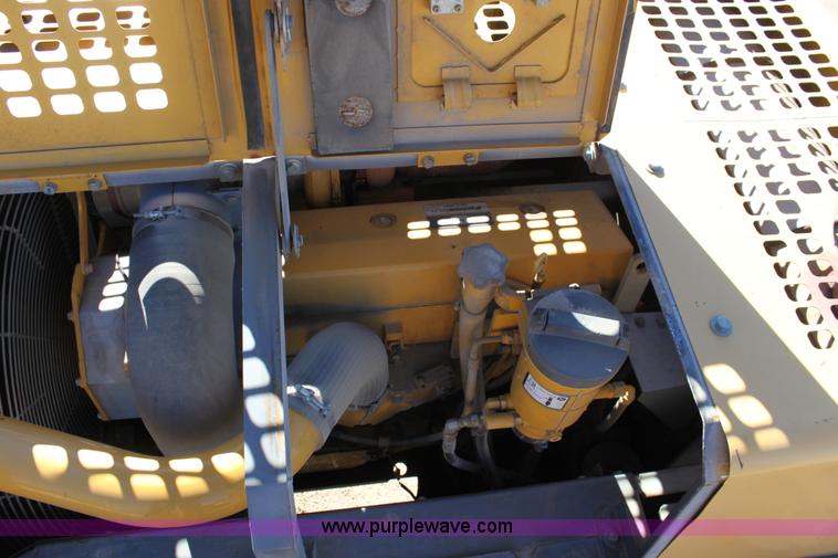 image for item B8782 2004 John Deere 450C-LC excavator