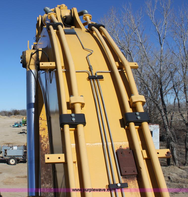 image for item B8782 2004 John Deere 450C-LC excavator