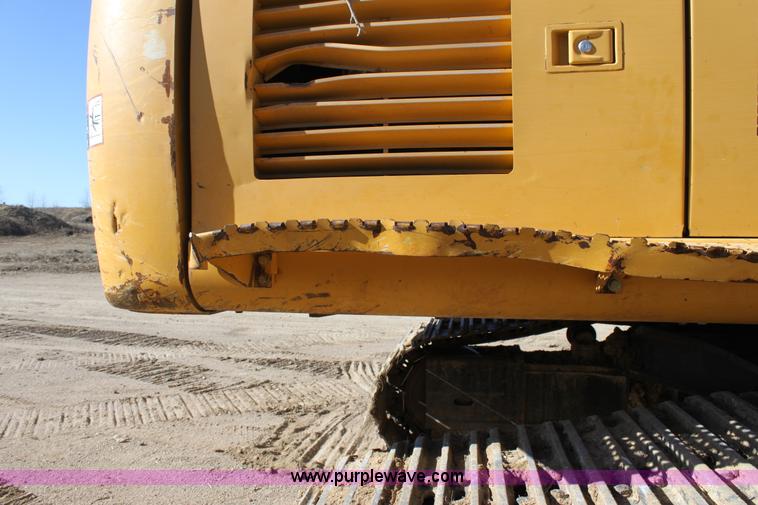 image for item B8782 2004 John Deere 450C-LC excavator