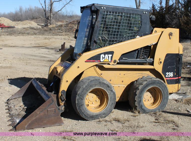 image for item B8783 Caterpillar 236 skid steer