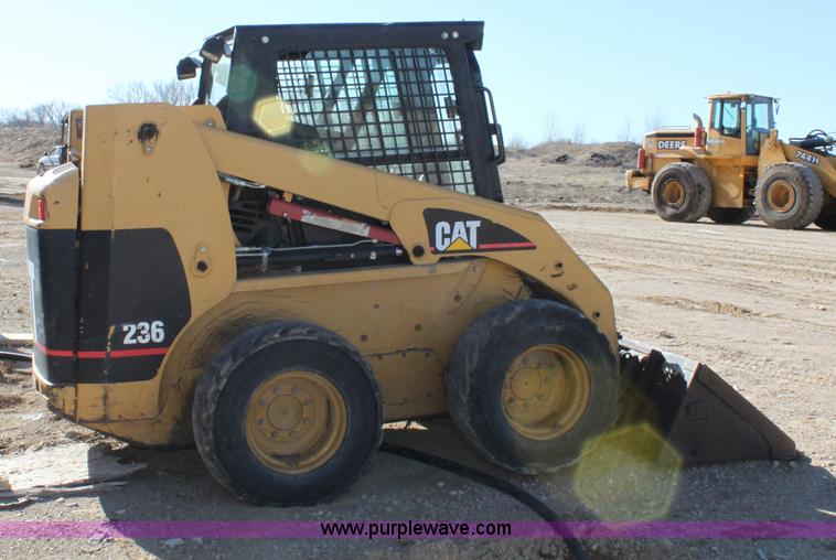 image for item B8783 Caterpillar 236 skid steer
