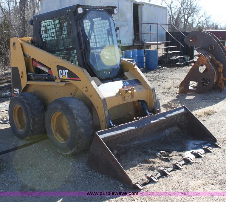 image for item B8783 Caterpillar 236 skid steer