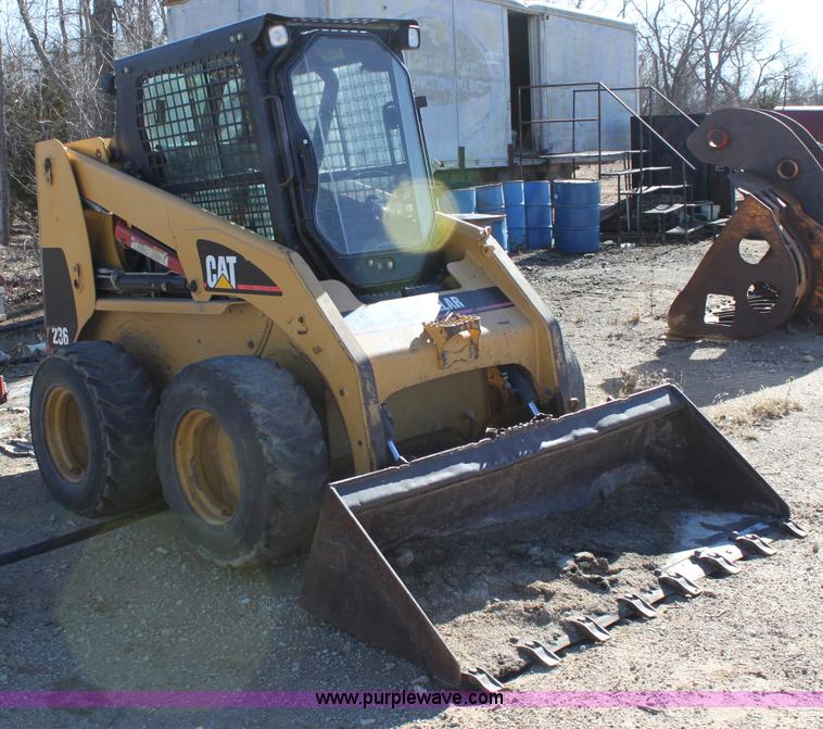 image for item B8783 Caterpillar 236 skid steer
