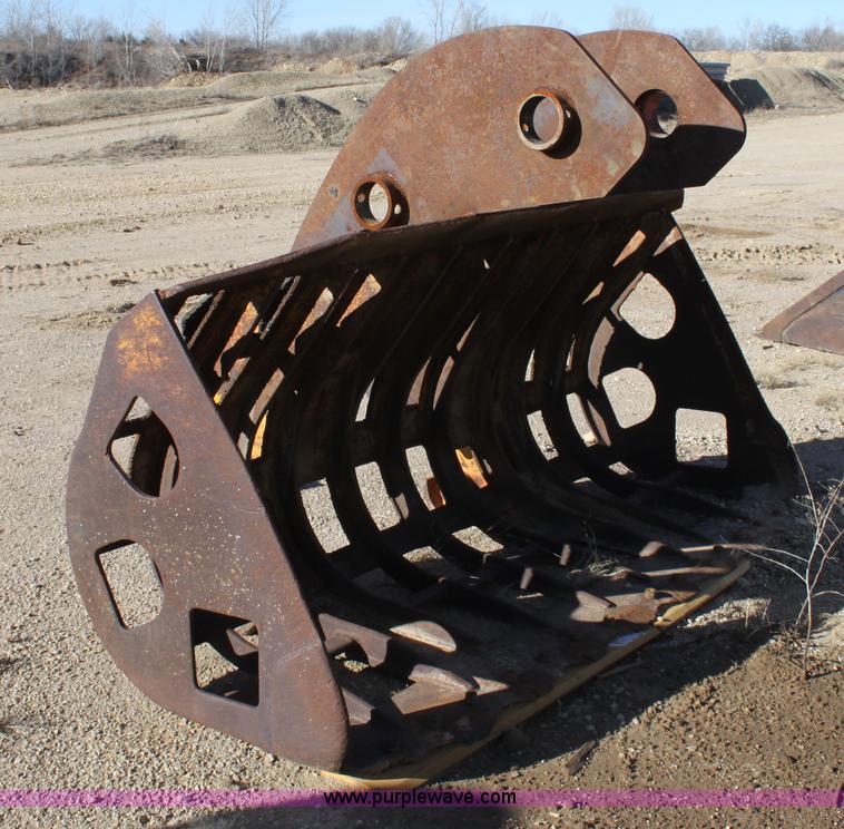 image for item B8795 92" skeleton excavator bucket