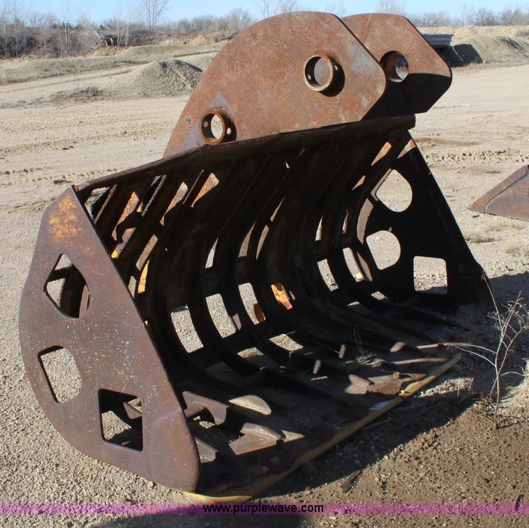 image for item B8795 92" skeleton excavator bucket
