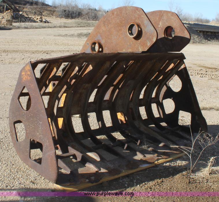 image for item B8795 92" skeleton excavator bucket