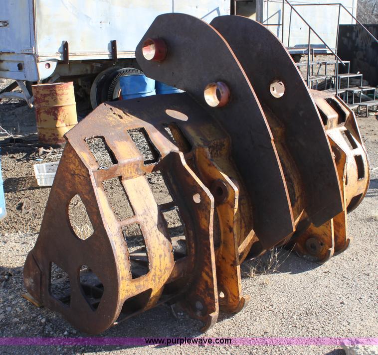 image for item B8795 92" skeleton excavator bucket