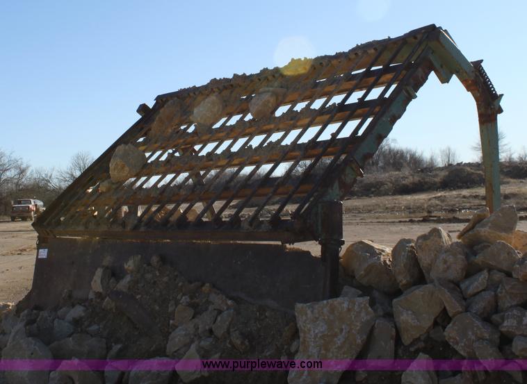 image for item B8796 Lucky stationary screen