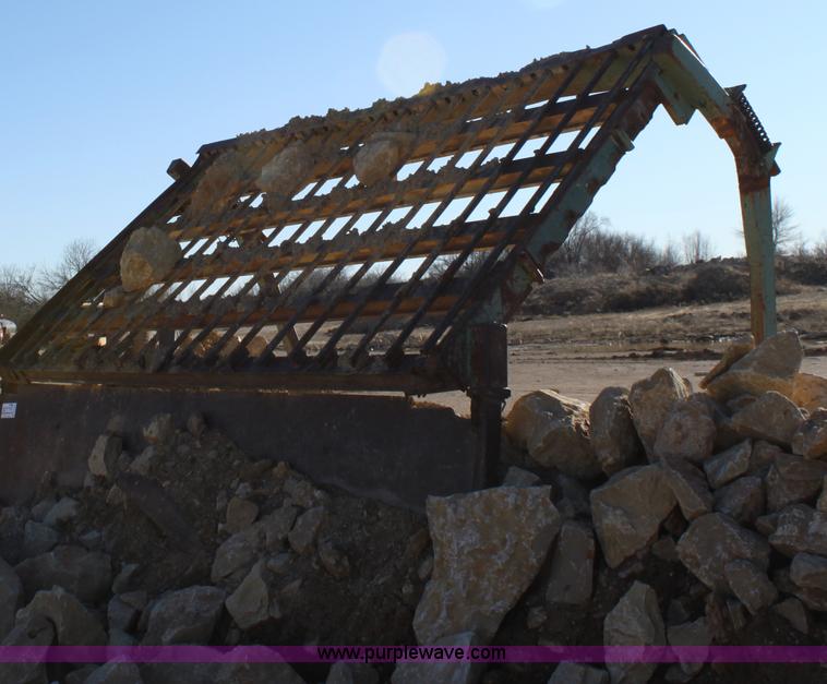 image for item B8796 Lucky stationary screen