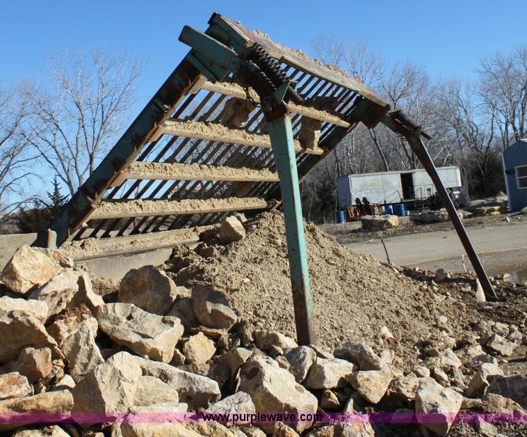 image for item B8796 Lucky stationary screen