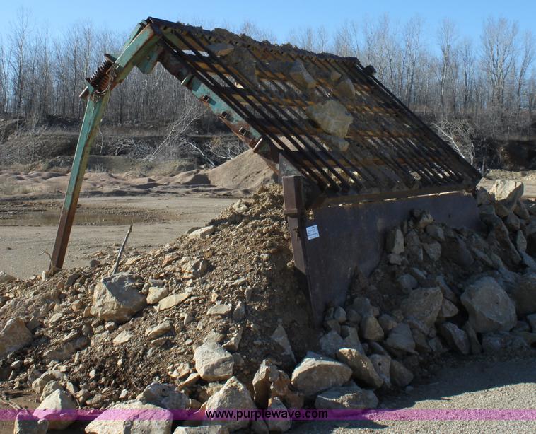 image for item B8796 Lucky stationary screen