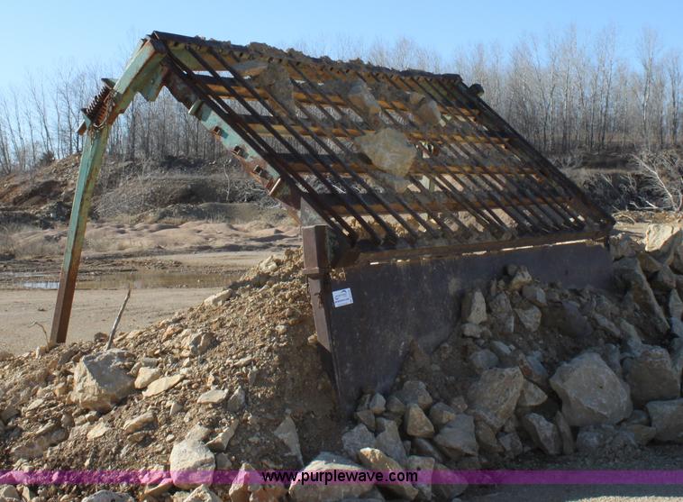 image for item B8796 Lucky stationary screen