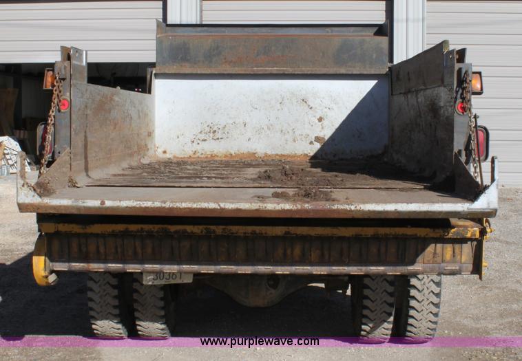 image for item B8842 1986 Ford F700 dump truck