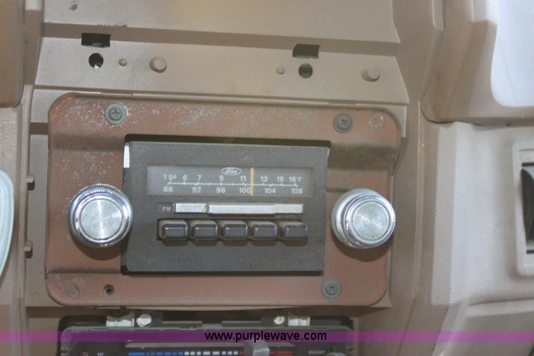 image for item B8842 1986 Ford F700 dump truck