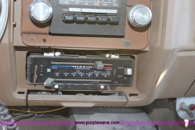 image for item B8842 1986 Ford F700 dump truck