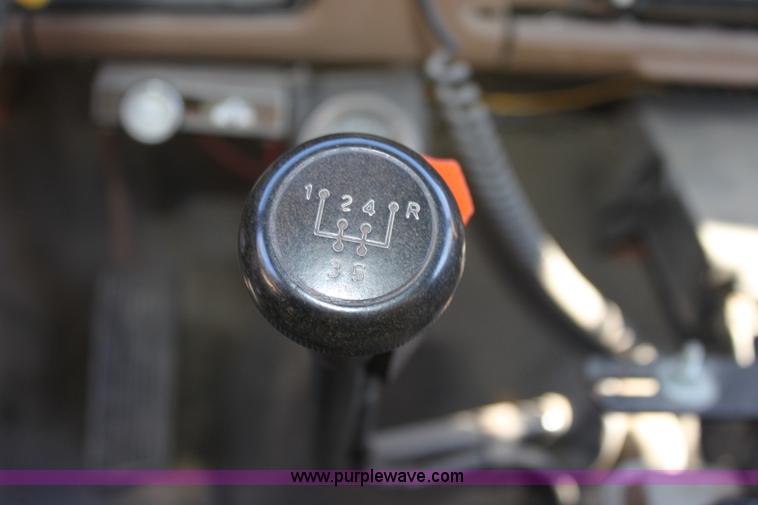 image for item B8842 1986 Ford F700 dump truck