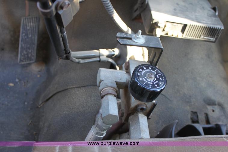 image for item B8842 1986 Ford F700 dump truck