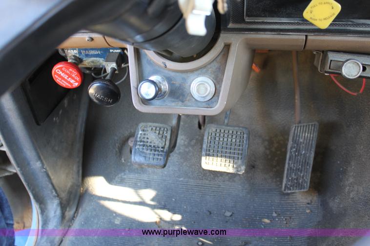 image for item B8842 1986 Ford F700 dump truck