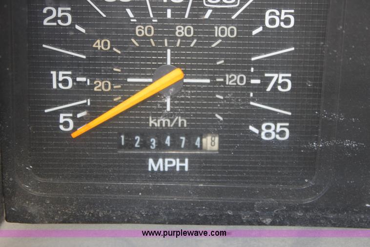 image for item B8842 1986 Ford F700 dump truck