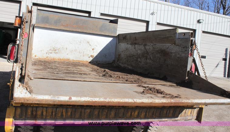 image for item B8842 1986 Ford F700 dump truck