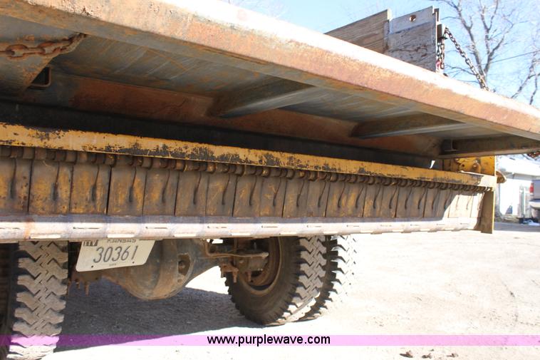 image for item B8842 1986 Ford F700 dump truck