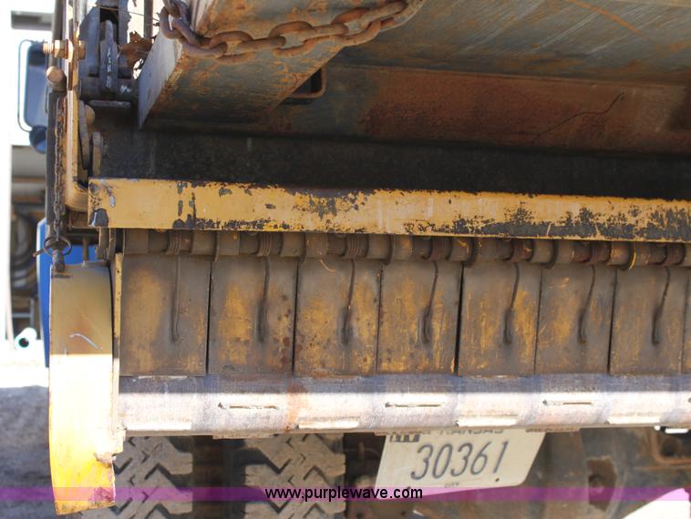 image for item B8842 1986 Ford F700 dump truck