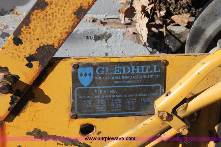 image for item B8842 1986 Ford F700 dump truck