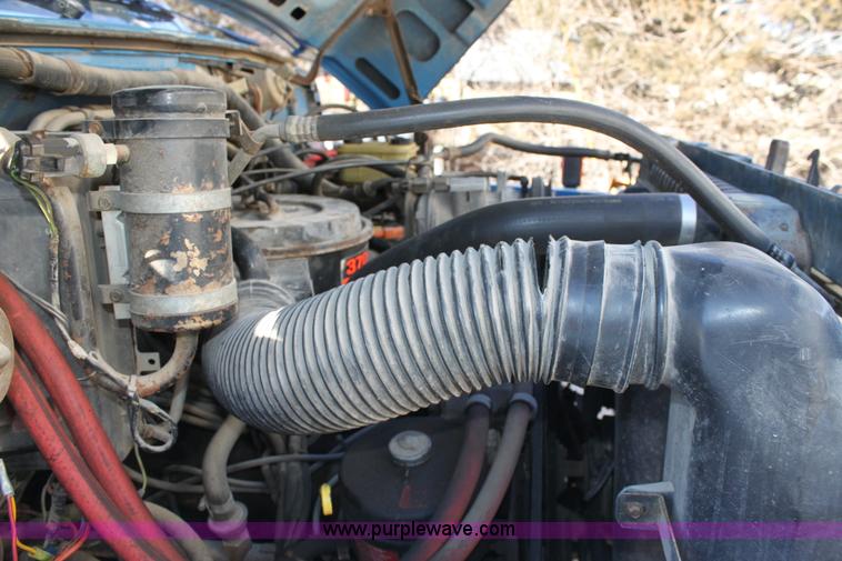 image for item B8842 1986 Ford F700 dump truck