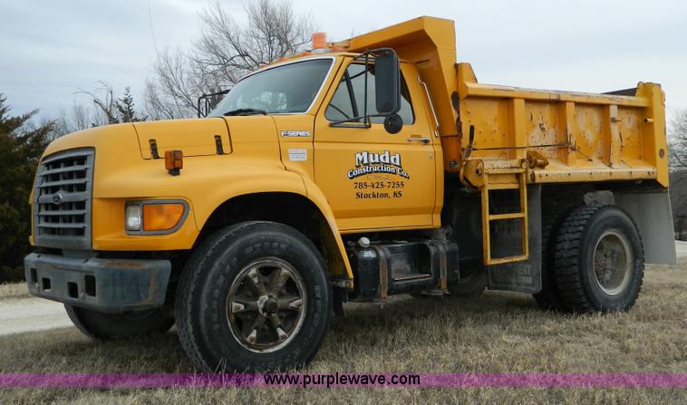 image for item D8700 1998 Ford F700 dump truck