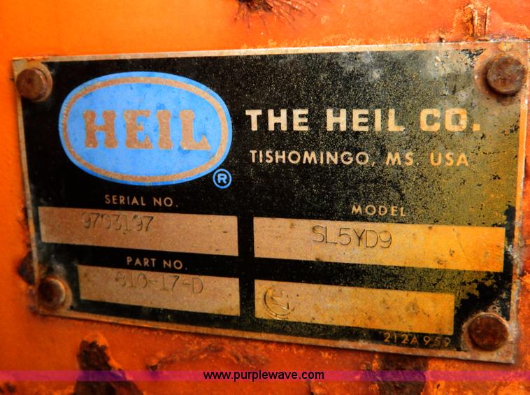 image for item D8700 1998 Ford F700 dump truck