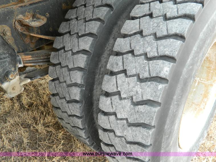 image for item D8700 1998 Ford F700 dump truck