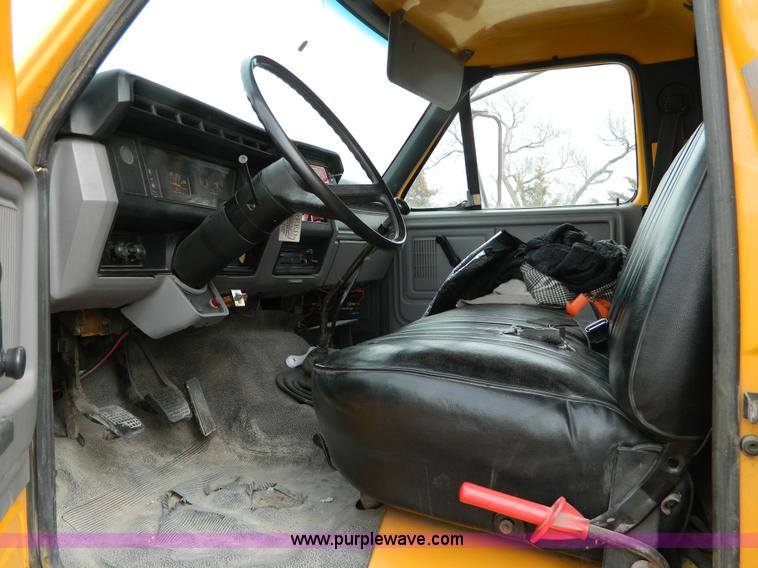 image for item D8700 1998 Ford F700 dump truck