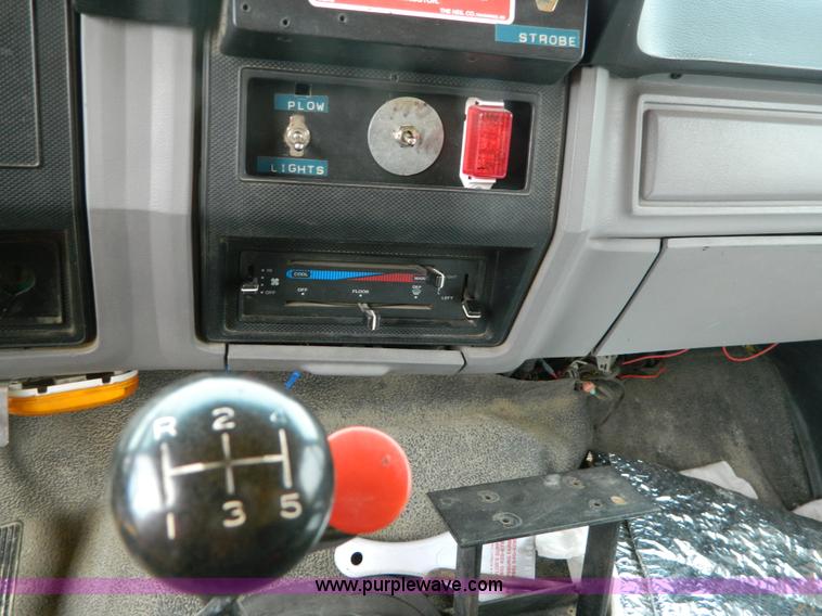 image for item D8700 1998 Ford F700 dump truck