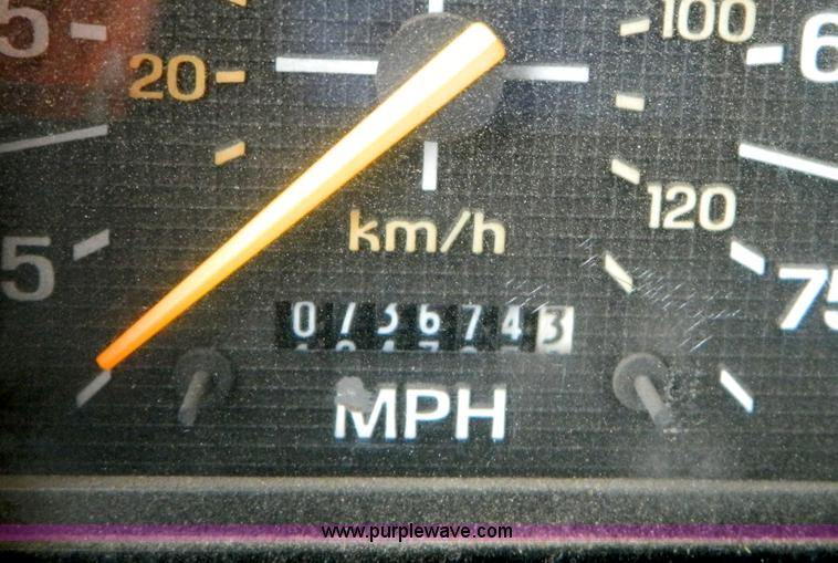 image for item D8700 1998 Ford F700 dump truck