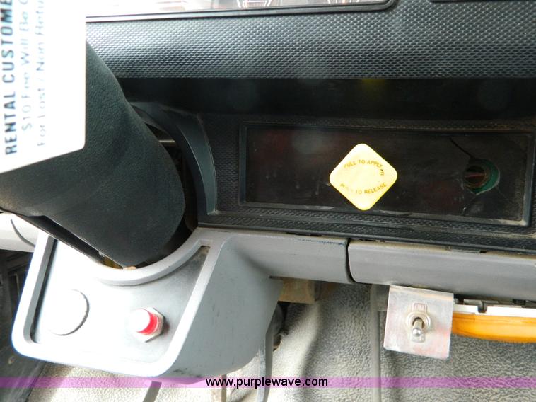 image for item D8700 1998 Ford F700 dump truck