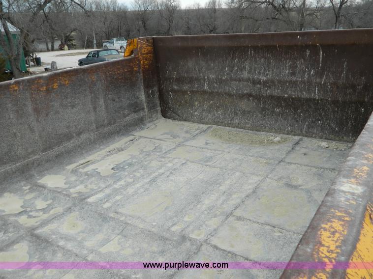 image for item D8700 1998 Ford F700 dump truck