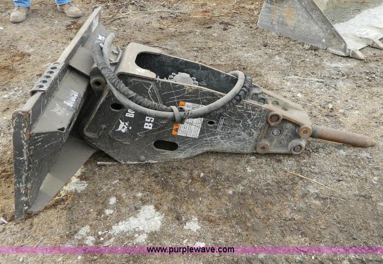 image for item D8706 Bobcat B950 hydraulic breaker