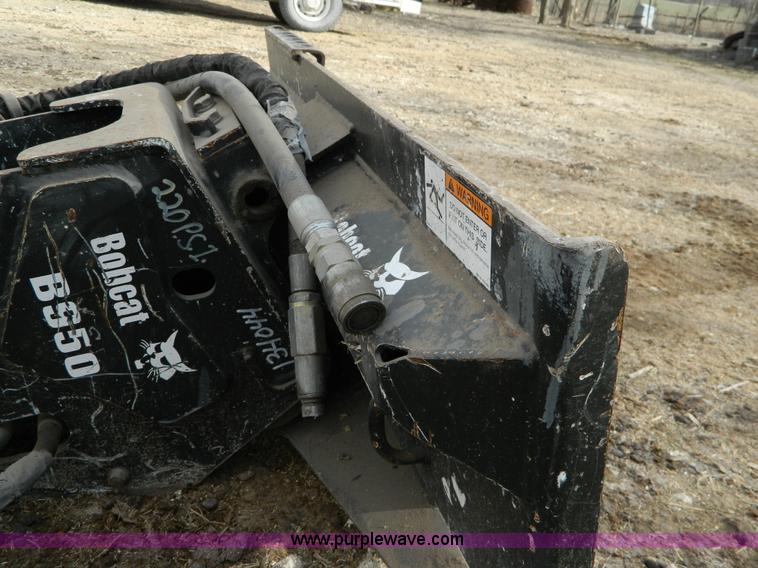 image for item D8706 Bobcat B950 hydraulic breaker
