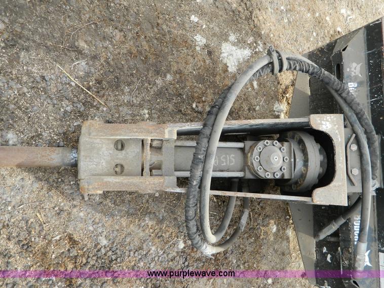 image for item D8706 Bobcat B950 hydraulic breaker