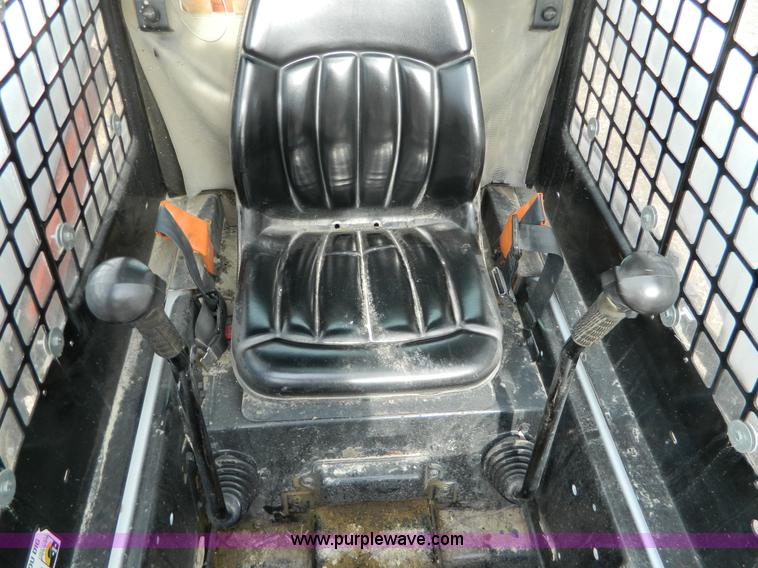 image for item D8709 2002 Bobcat 763 skid steer