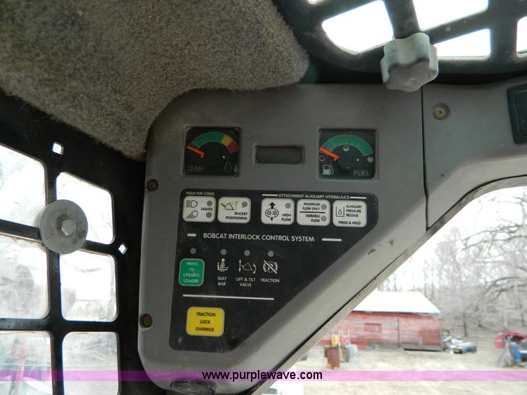 image for item D8709 2002 Bobcat 763 skid steer
