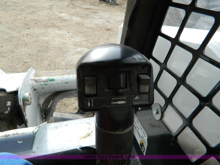 image for item D8709 2002 Bobcat 763 skid steer