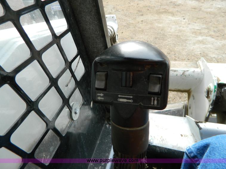 image for item D8709 2002 Bobcat 763 skid steer
